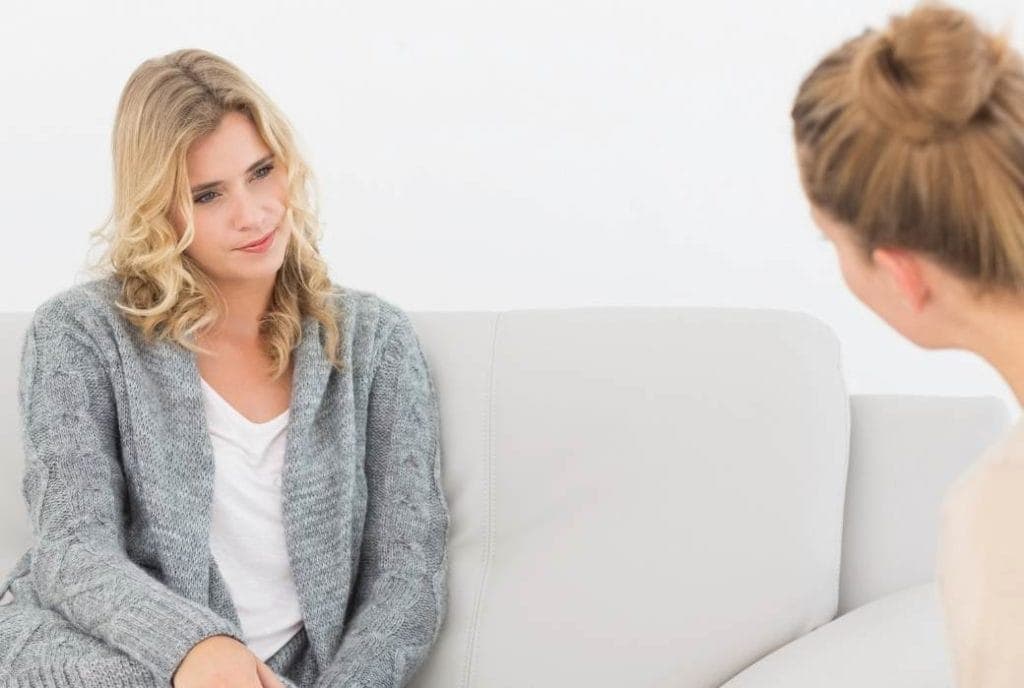 Right-Path-Recovery F3 Oct - Right Path Recovery San Diego Therapist supporting a client during a dual diagnosis treatment session in San Diego.