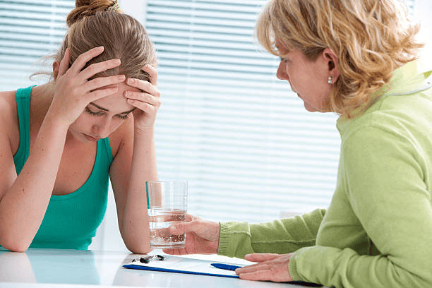 Counselor helping a client manage anxiety and addiction at a San Diego treatment center.